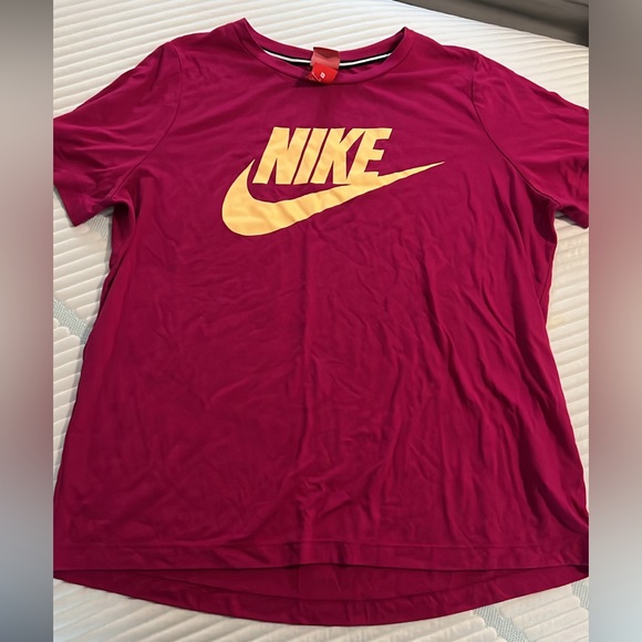 Pink Nike women's XL. Only worn a few times - Picture 1 of 1